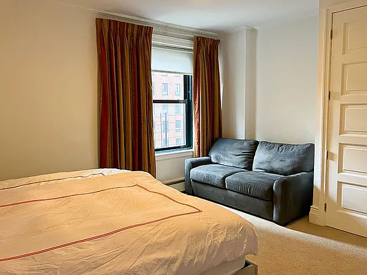 Rented by Sidewalk Realty LLC | media 8