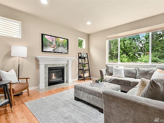 5th image of 10756 243rd Ave NE