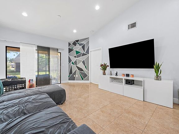 5th image of 9612 NW 76th Court #9612