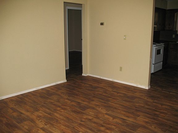 5th image of 380 Broadwater Ln