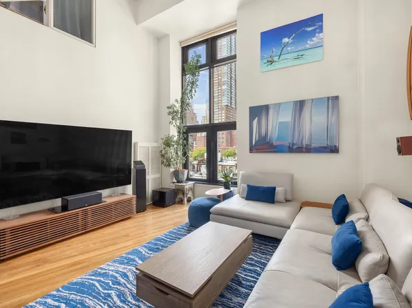 135 West 70th Street 6M image 2 of 10