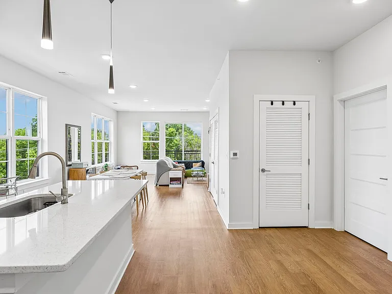 600 E Trinity Ln #208 — Photo 7