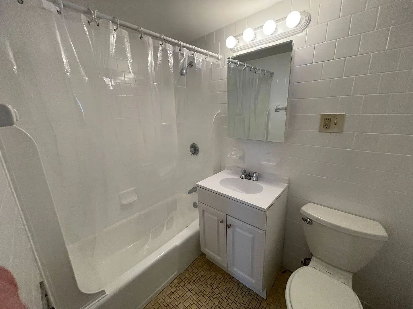 One Bedroom - Union Square * Allston @ Ringer Park — Photo 4