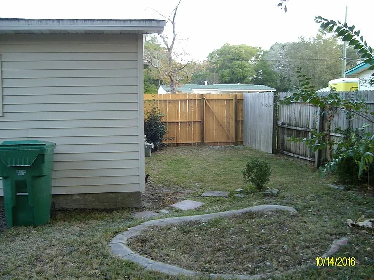 301 Newcastle Dr — Photo 12