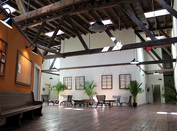 2nd image of 701 Jefferson Ave #106