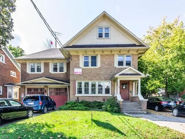 133 Albert St, Waterloo, ON N2L 3T2