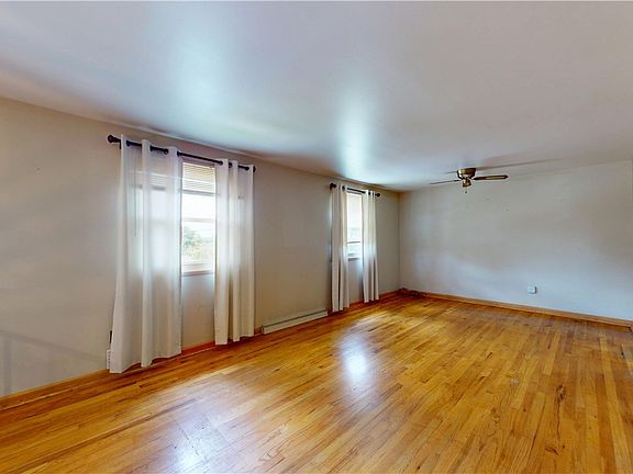 4th image of 2714 Tillia St