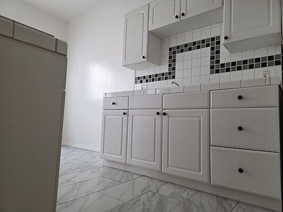 5th image of 148 S Elm Dr APT 8