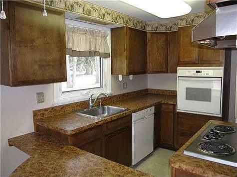 3rd image of 8 Foxhunt Ln