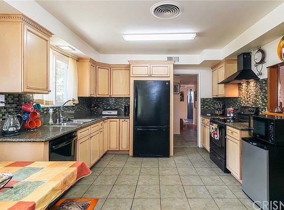 3rd image of 6556 Greenbush Ave