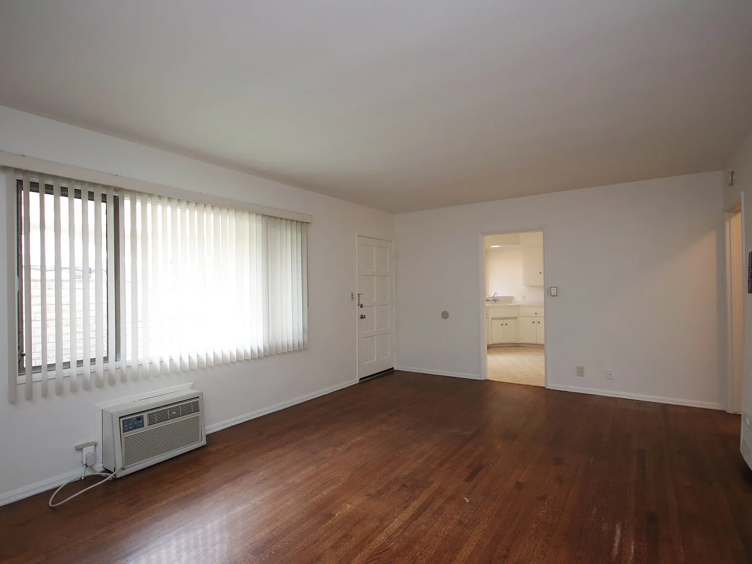 207 S 3rd Ave — Photo 3