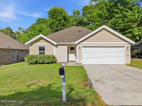 9826 Ala Moana St, Diamondhead, MS 39525