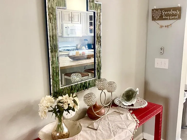 28 Bay Ave — Photo 7