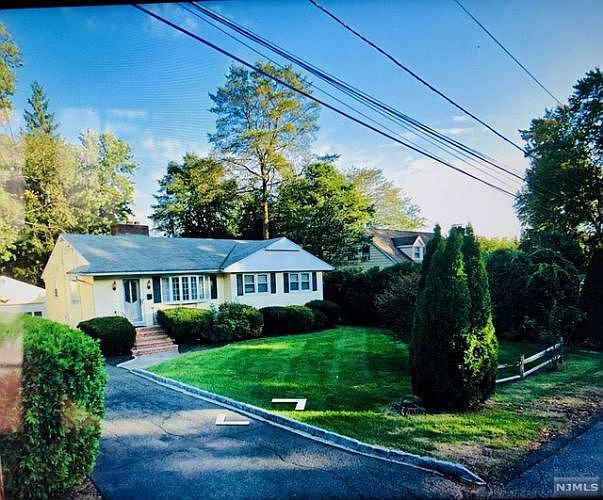 2nd image of 480 Lincoln Ave
