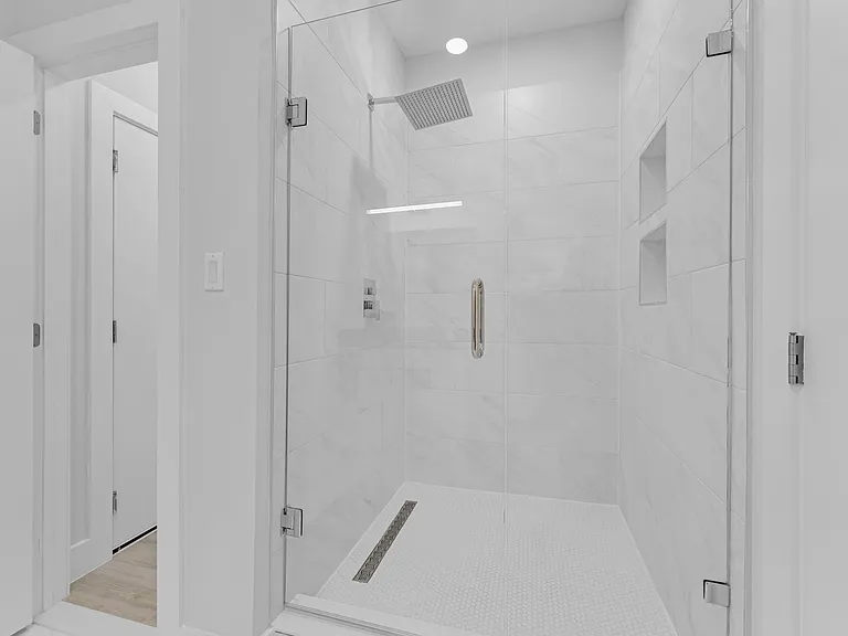 2423 Crossman Ave — Photo 11
