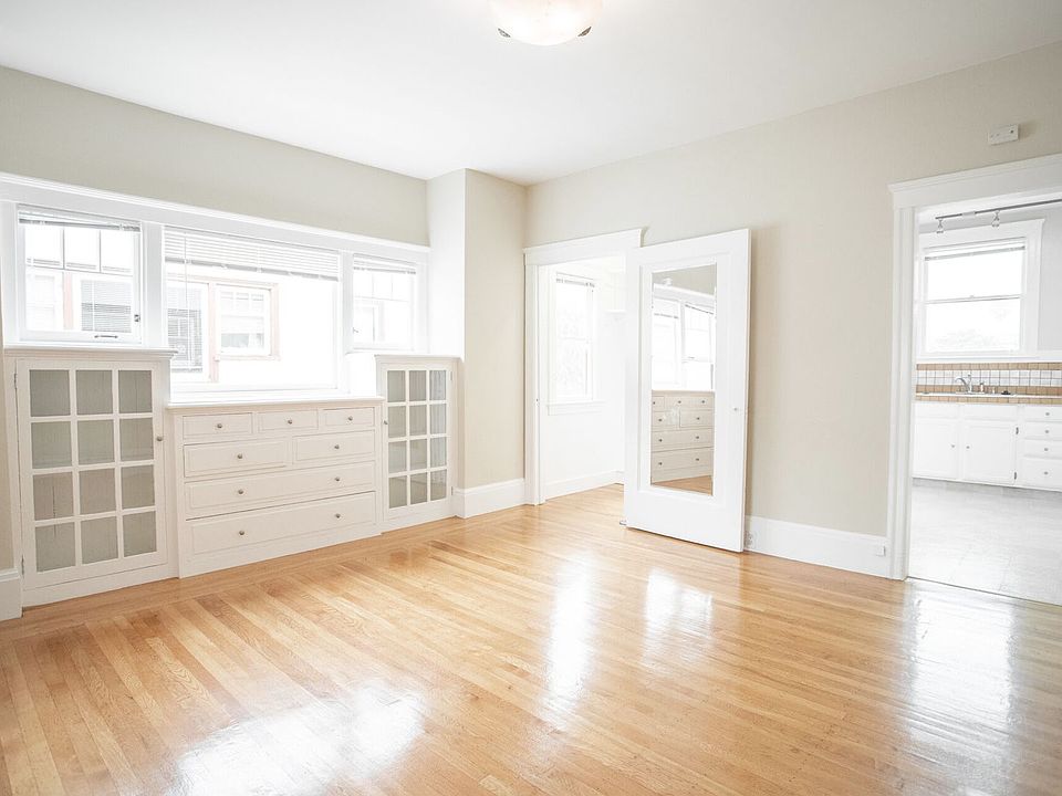 1st image of 460-474 40th St #464