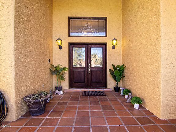 3rd image of 704 Willow Glen Dr