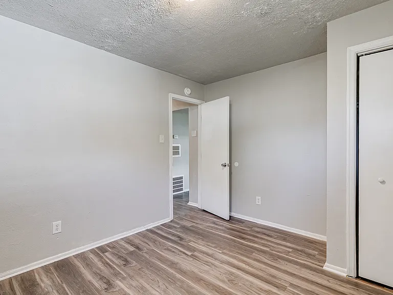 2106 Wood St — Photo 15