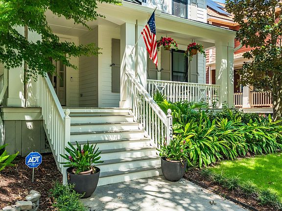 2nd image of 136 Etiwan Park St
