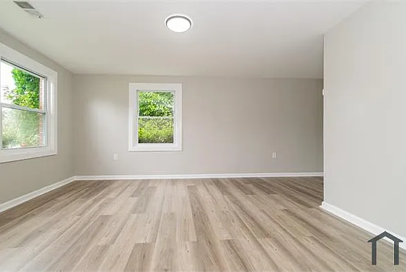 1335 Mantle St — Photo 8