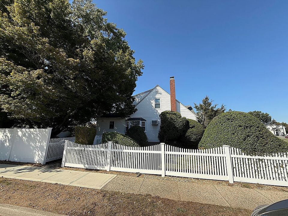 2nd image of 62 Spruce St