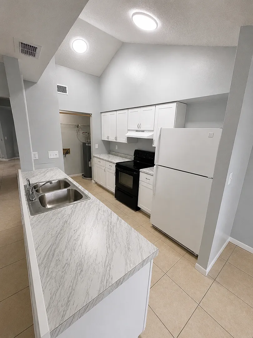 38214 7th Ave Duplex — Photo 2