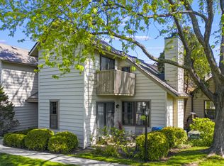 647 Mitchell Ct, Gurnee, IL 60031