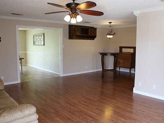 5th image of 302 Kennedy Dr