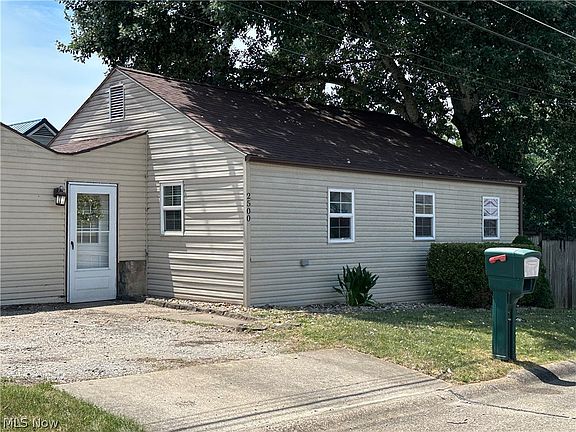 2nd image of 2500 40th St