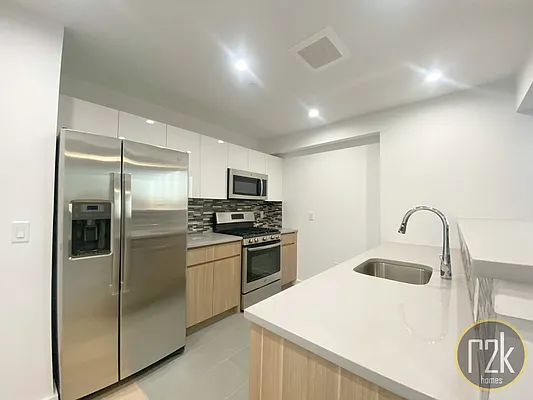 Rented by Realty 2000 Corp | media 12