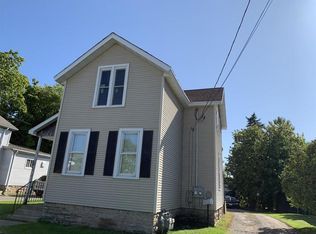 437 W 11th Ave, Oshkosh, WI 54902