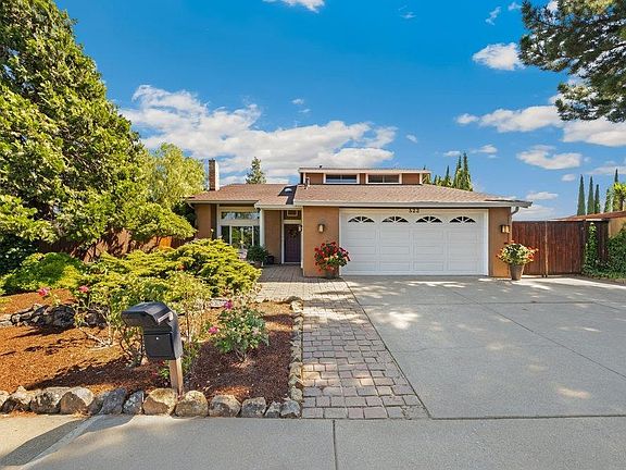 2nd image of 522 Cambridge Drive