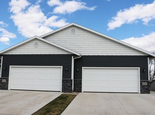 3520 S Outfield Cir, Sioux Falls, SD 57110