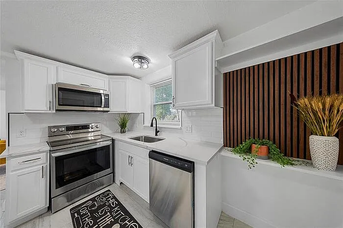 2421 NW 18th St — Photo 12