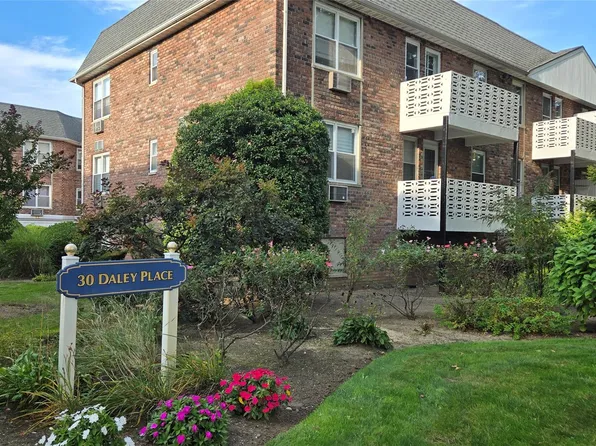 30 Daley Place #146, Lynbrook, NY 11563