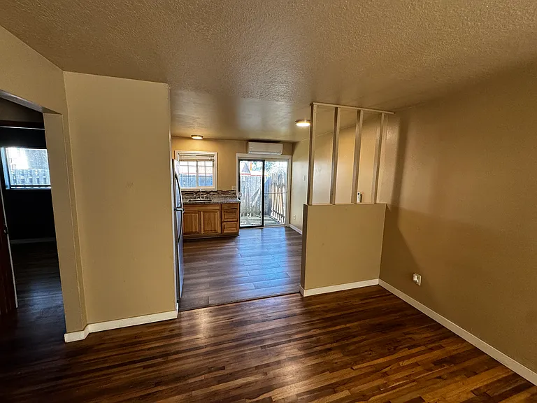13945 SE Division St — Photo 5
