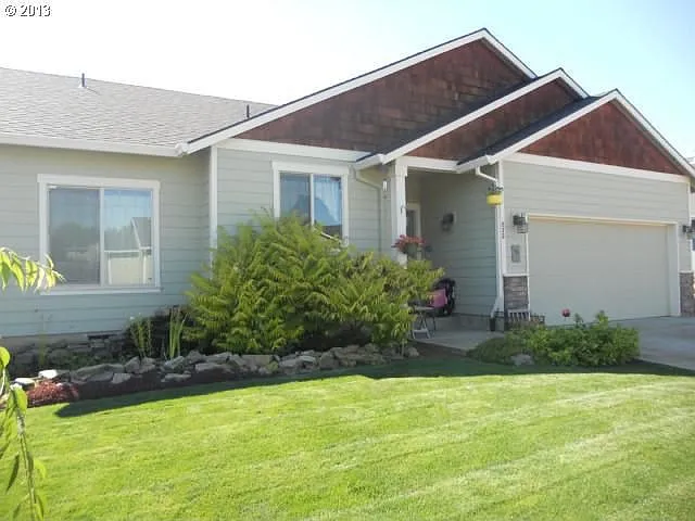 872 James Dr photo 1