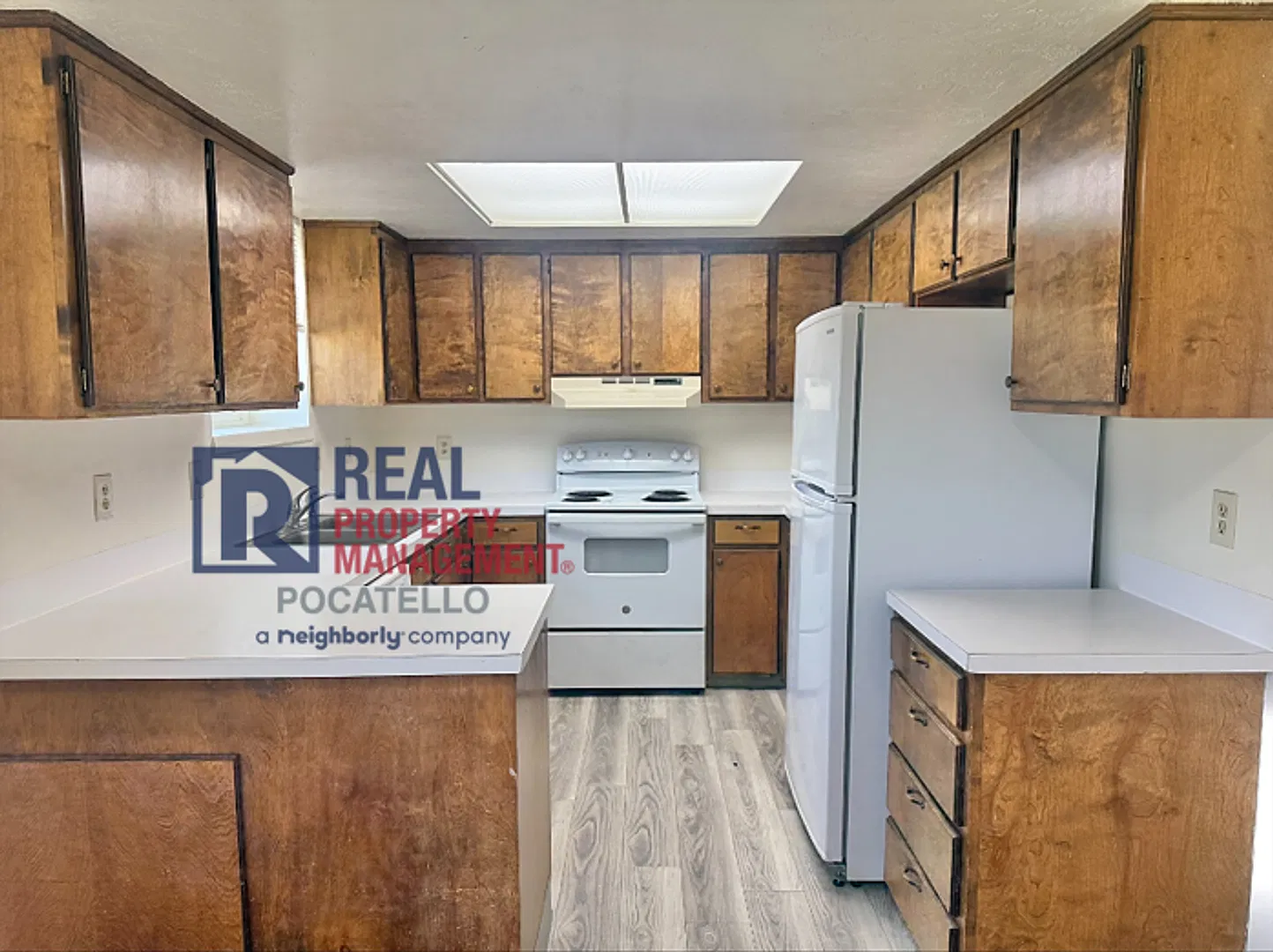 1256 Kinghorn — Photo 3
