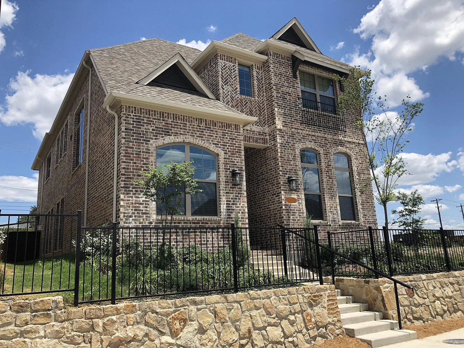 17660 Bottlebrush Dr — Photo 2