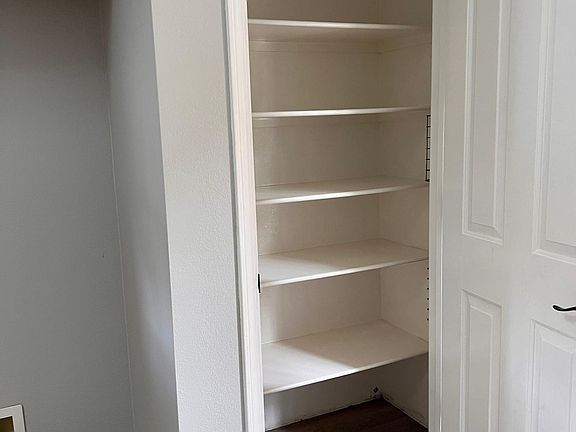 5th image of 109 Tuscany Ct