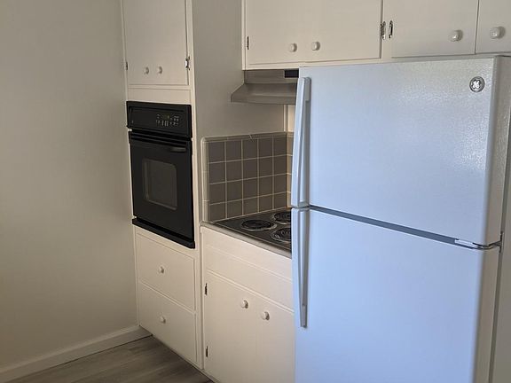 5th image of 218 Avery Ln APT 1