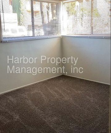 4th image of 947 N Wilmington Blvd