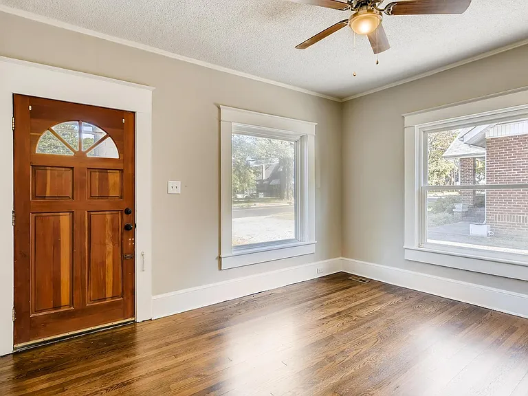 707 E Iredell Ave — Photo 2