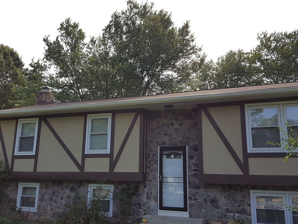 1st image of 122 Lark Ln