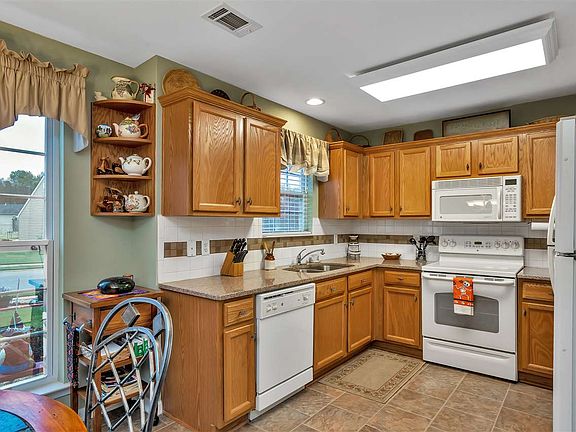3rd image of 723 Brimstone Ln