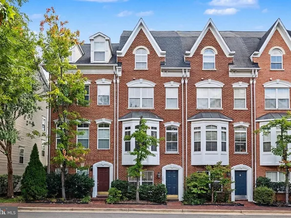 204 Martin Ln, Alexandria, VA 22304