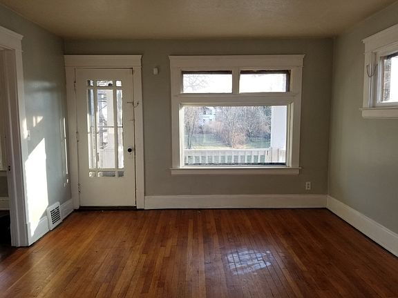 4th image of 10509 Parkview Ave #2