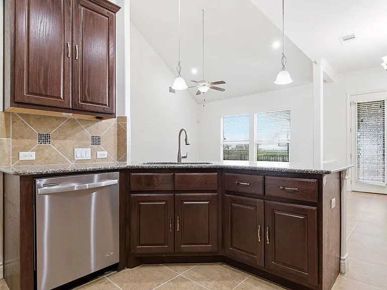 15004 Iveans Way — Photo 15