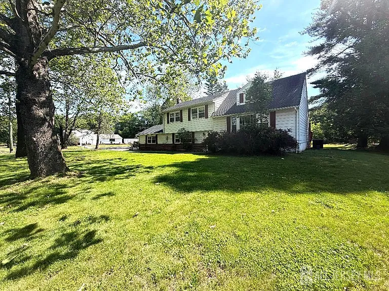 434 Plainfield Rd — Photo 2