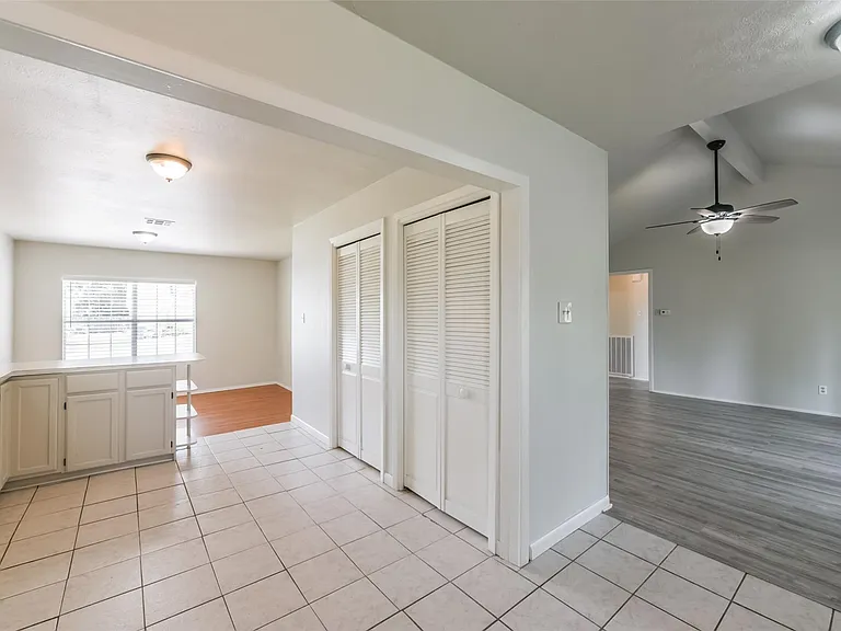 5514 Vickita Dr — Photo 16